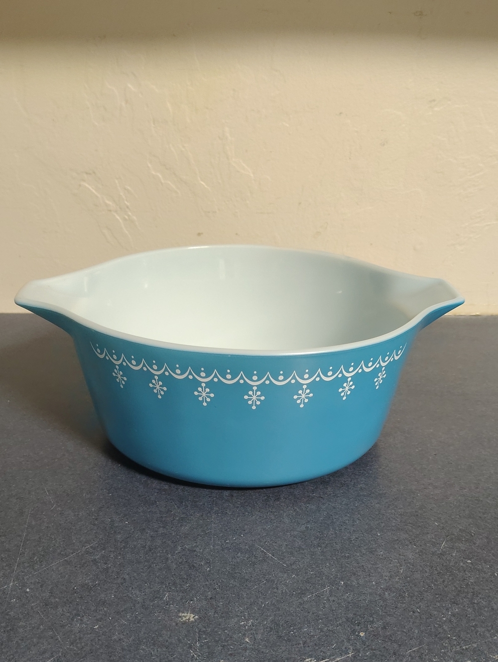 Pyrex Snowflake Blue Round Casserole Dish 475-B Blue & White Patterned Serveware